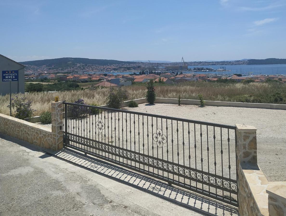 Apartment Nives Trogir Exteriör bild