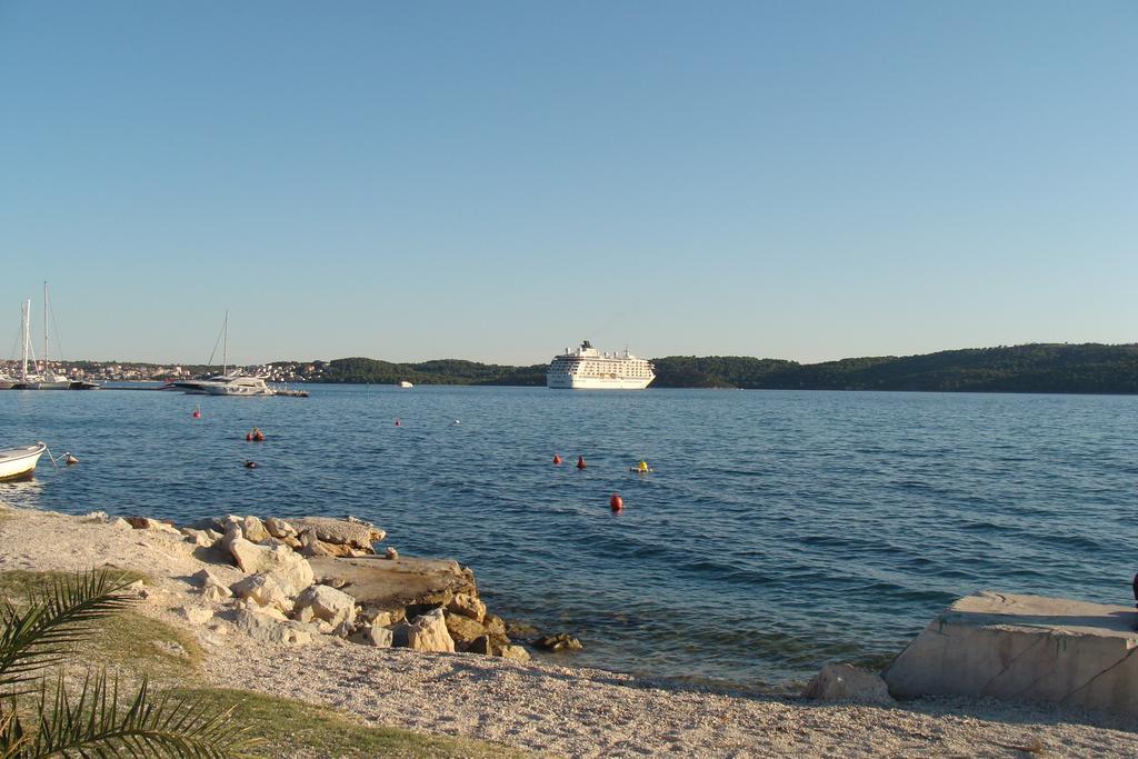 Apartment Nives Trogir Exteriör bild