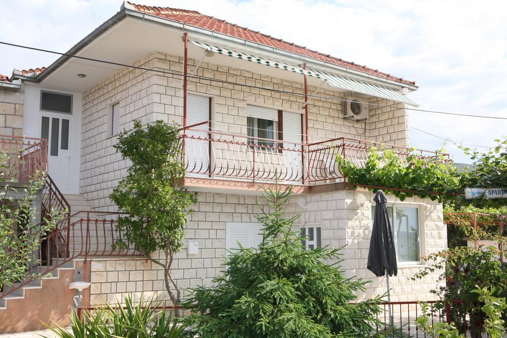 Apartment Nives Trogir Exteriör bild