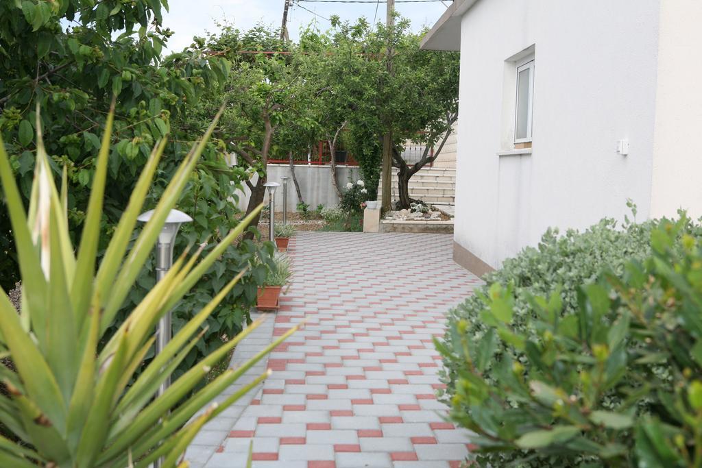Apartment Nives Trogir Exteriör bild