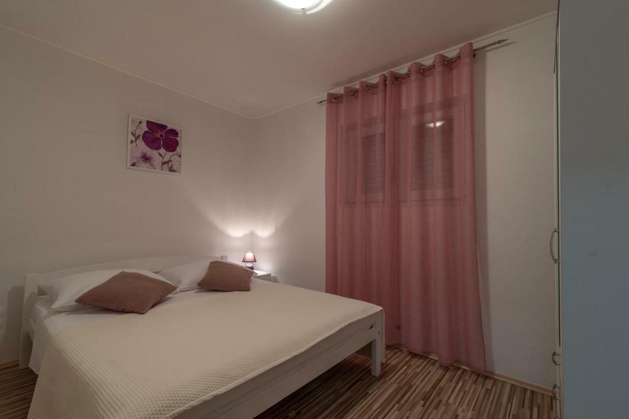 Apartment Nives Trogir Exteriör bild