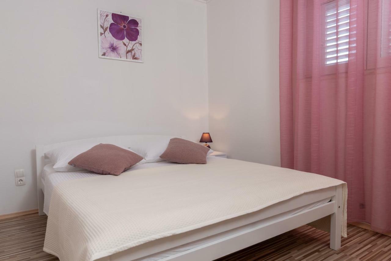Apartment Nives Trogir Exteriör bild