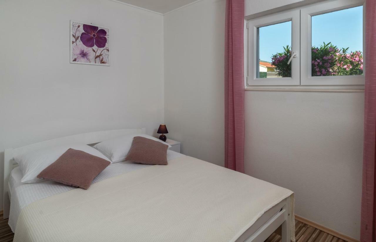 Apartment Nives Trogir Exteriör bild