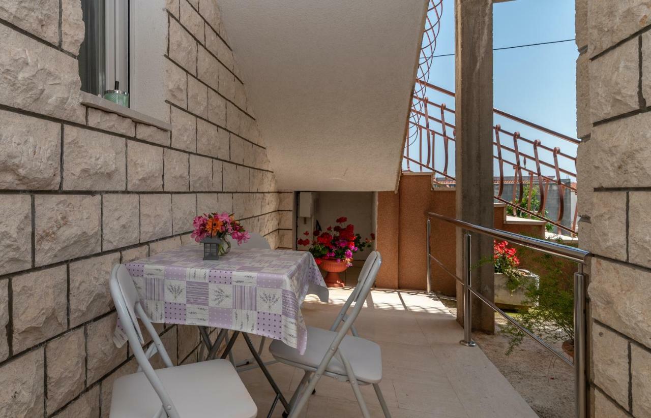 Apartment Nives Trogir Exteriör bild