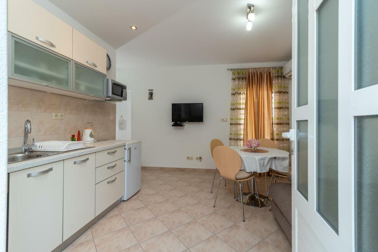 Apartment Nives Trogir Exteriör bild