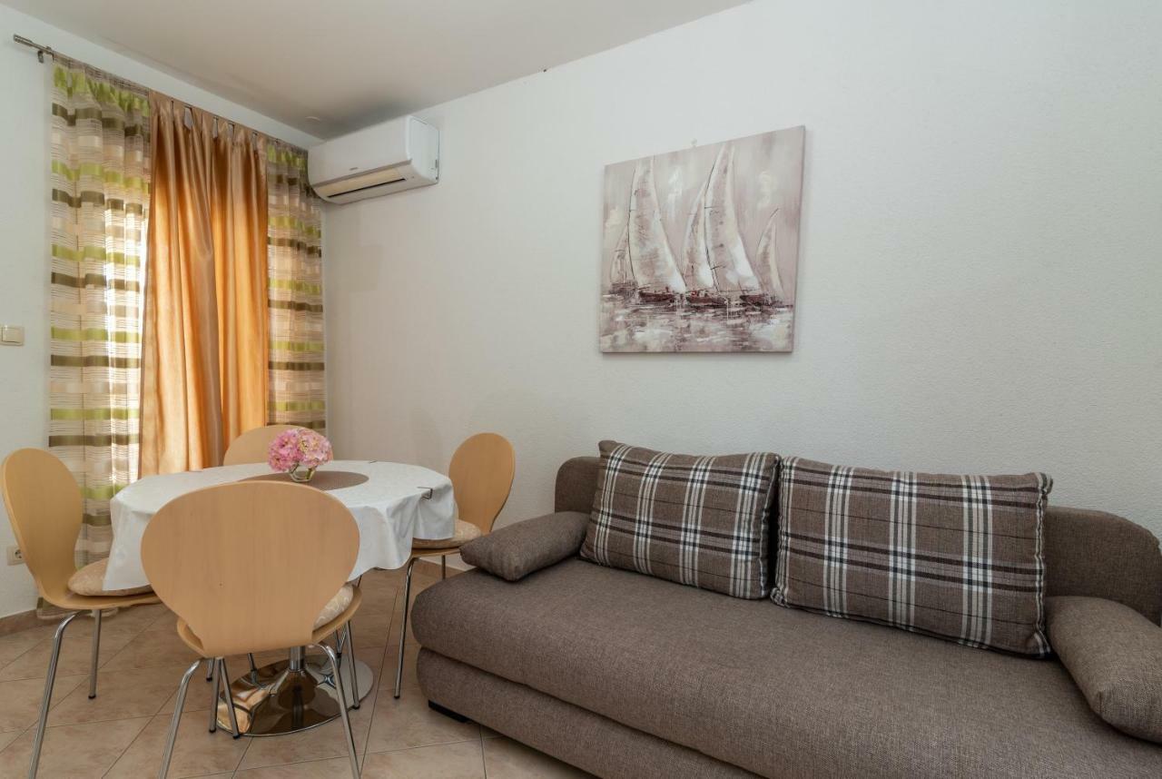 Apartment Nives Trogir Exteriör bild