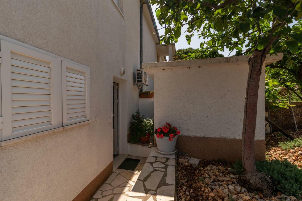 Apartment Nives Trogir Exteriör bild
