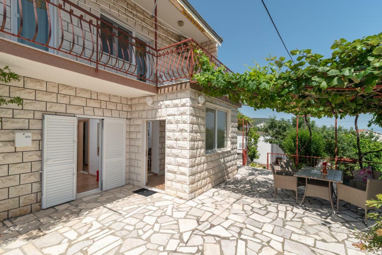 Apartment Nives Trogir Exteriör bild
