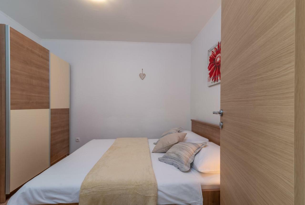 Apartment Nives Trogir Exteriör bild
