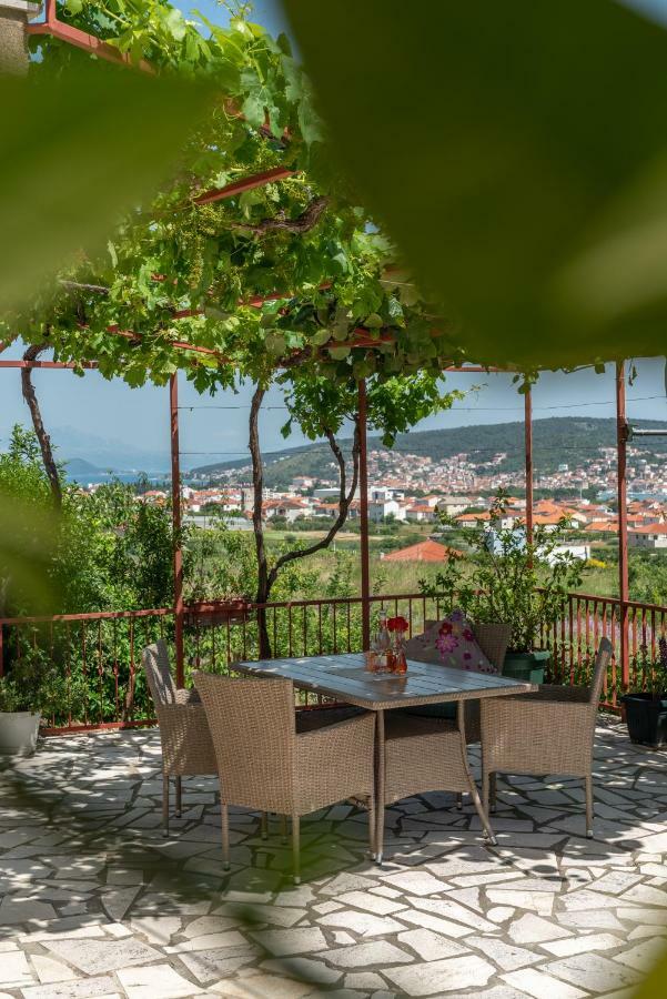 Apartment Nives Trogir Exteriör bild