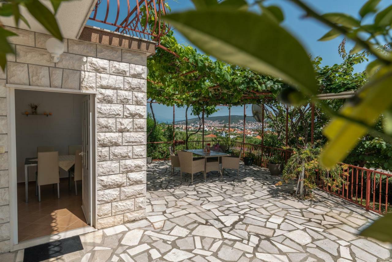 Apartment Nives Trogir Exteriör bild