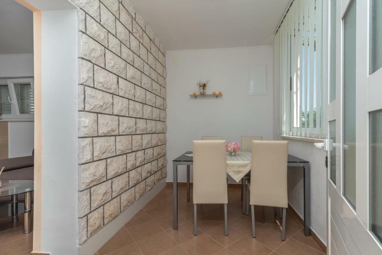 Apartment Nives Trogir Exteriör bild