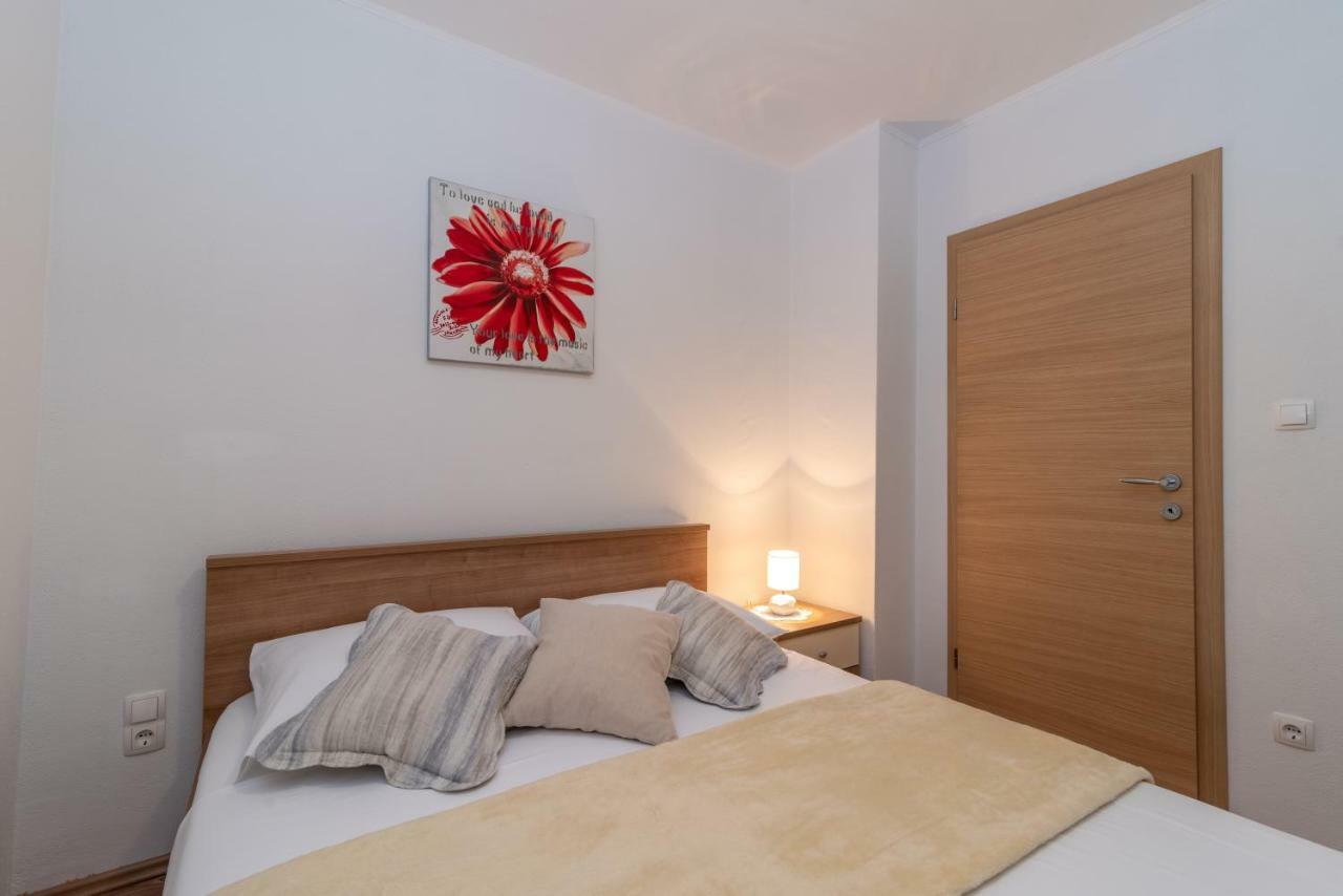 Apartment Nives Trogir Exteriör bild