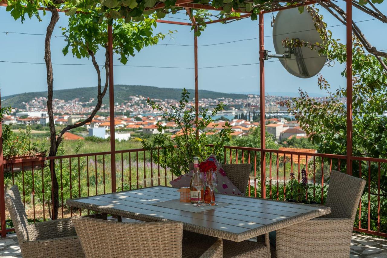 Apartment Nives Trogir Exteriör bild
