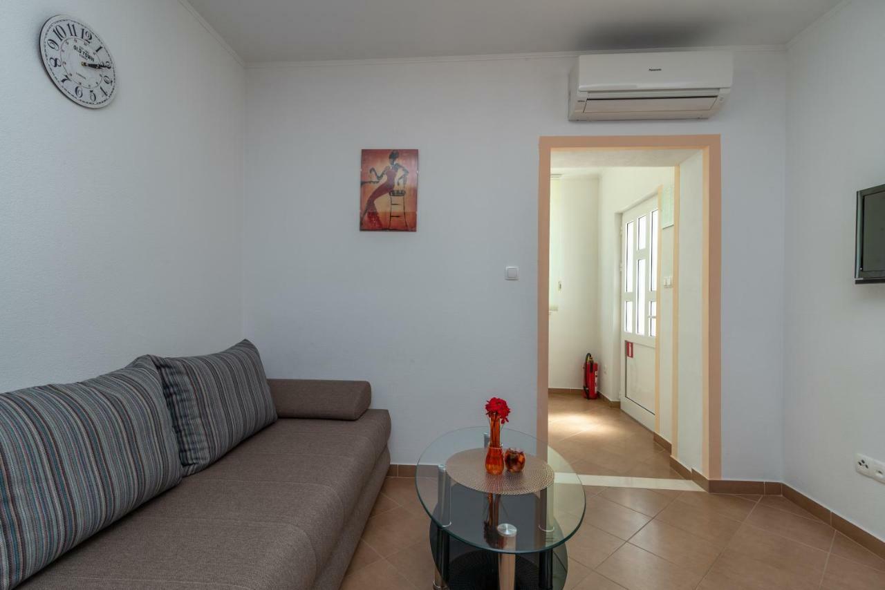 Apartment Nives Trogir Exteriör bild