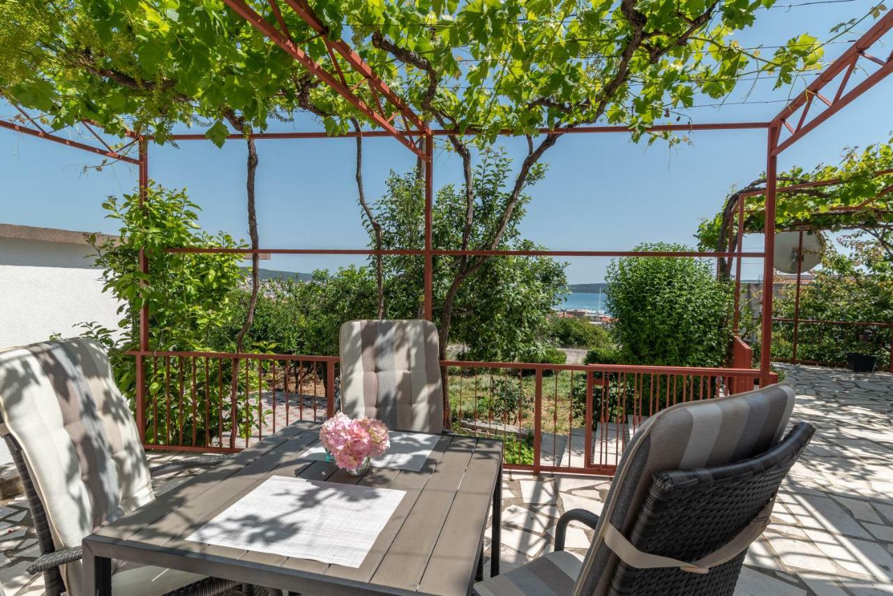 Apartment Nives Trogir Exteriör bild