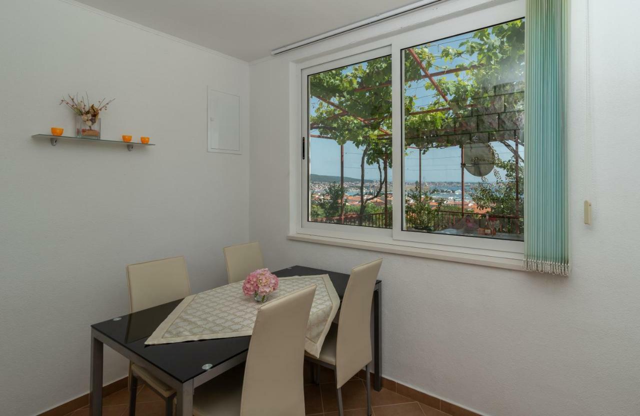 Apartment Nives Trogir Exteriör bild